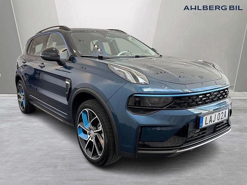 Blå Begagnad 2023 Lynk & Co 01 SUV | 319 500 kr (Marknadspris) - Bild 1/3