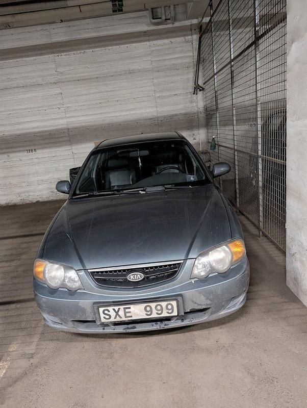 Begagnad 2002 Kia Shuma Halvkombi | 4 000 kr - Bild 1/2