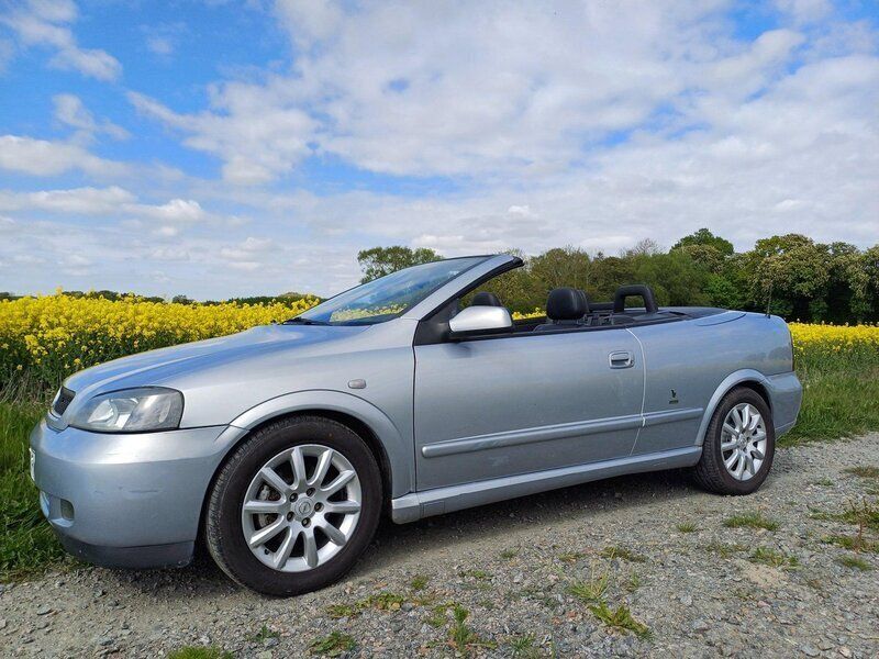 Grå Begagnad 2001 Opel Astra Cabriolet Cab | 35 000 kr - Bild 1/4