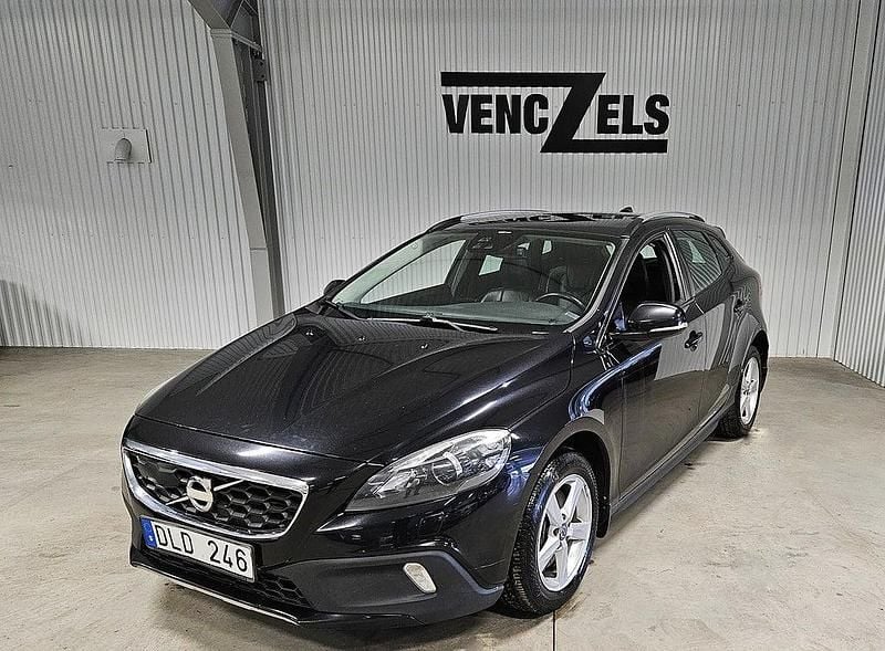 Begagnad Volvo V40 Summum 150 HK (110 kW) 2013 Svart Halvkombi