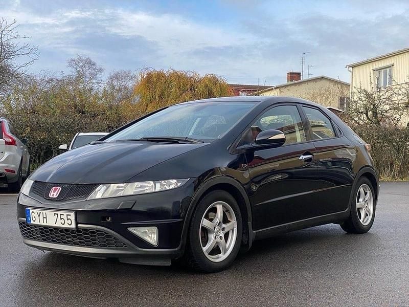 Begagnad 2008 Honda Civic Halvkombi | 29 500 kr (Marknadspris) - Bild 1/4