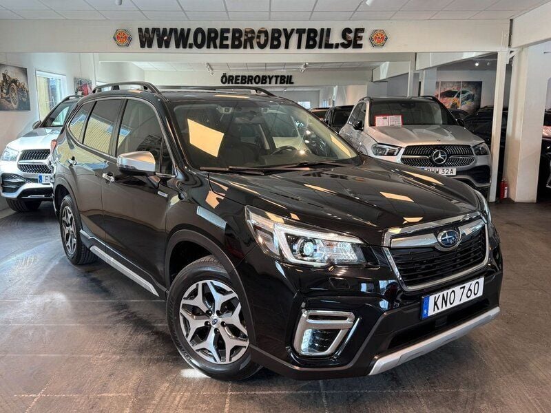 Svart Begagnad 2020 Subaru Forester SUV | 284 900 kr (Marknadspris) - Bild 1/4