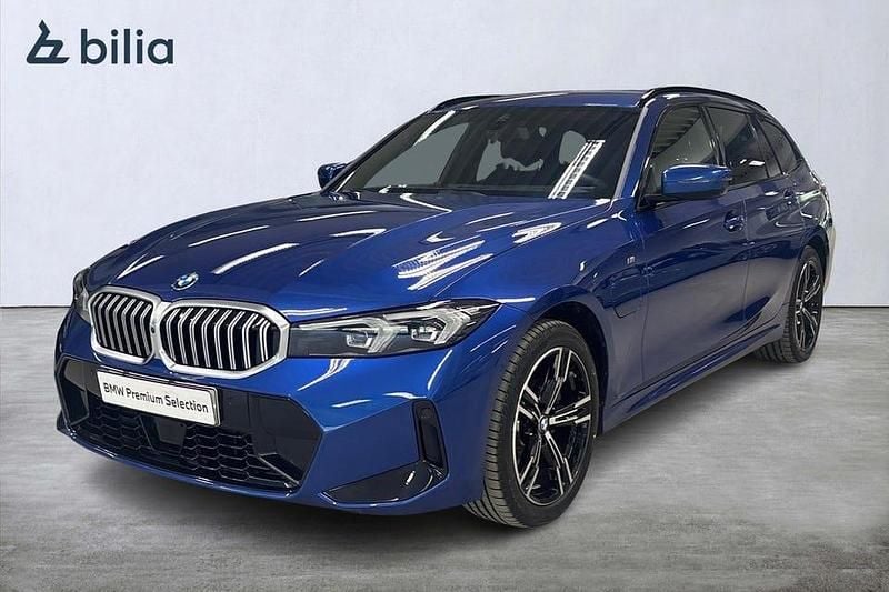 Portimao blue Begagnad 2025 BMW 330 M Sport Kombi | 529 900 kr - Bild 1/4