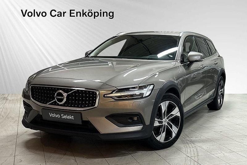 Grå Begagnad 2021 Volvo V60 CC Kombi | 389 900 kr (Marknadspris) - Bild 1/3