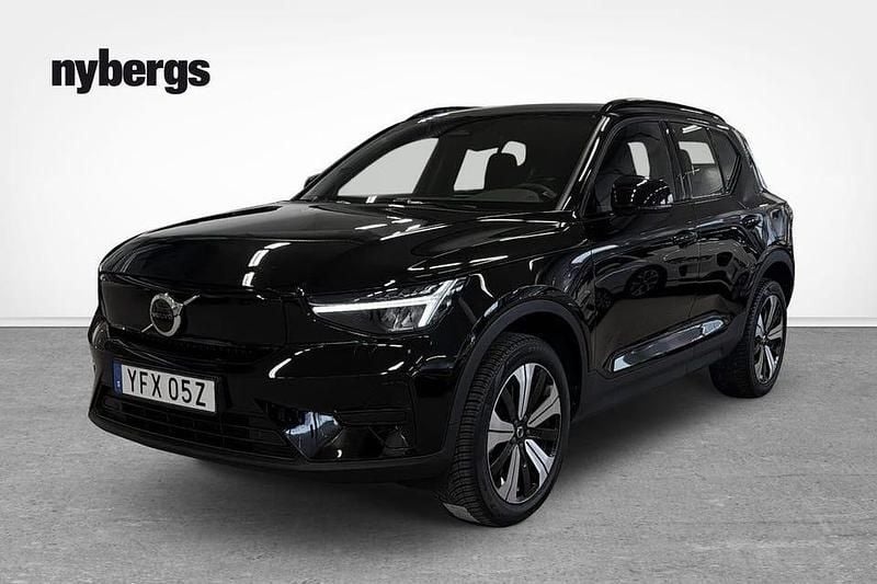 Begagnad Volvo XC40 Core 172 kW (234 HK) 2023 Svart SUV