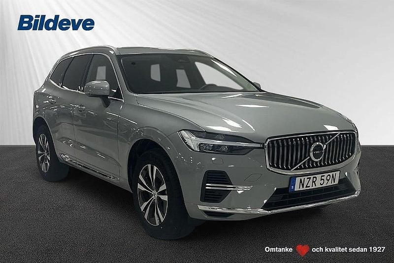 Grå Begagnad 2024 Volvo XC60 Core SUV | 489 900 kr (Bra pris) - Bild 1/4