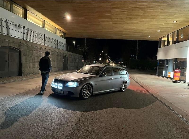 Begagnad 2011 BMW 318 Kombi | 68 000 kr (Dyr) - Bild 1/4