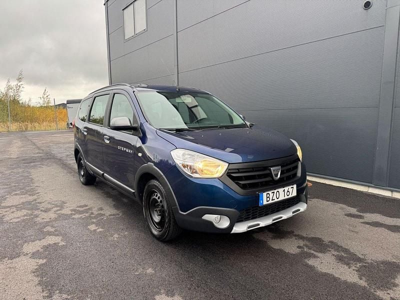 Blå Begagnad 2016 Dacia Lodgy Stepway Minibuss | 69 900 kr (Marknadspris) - Bild 1/4