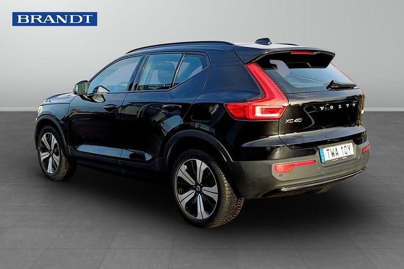 Begagnad Volvo XC40 Plus 172 kW (234 HK) 2023 Svart SUV