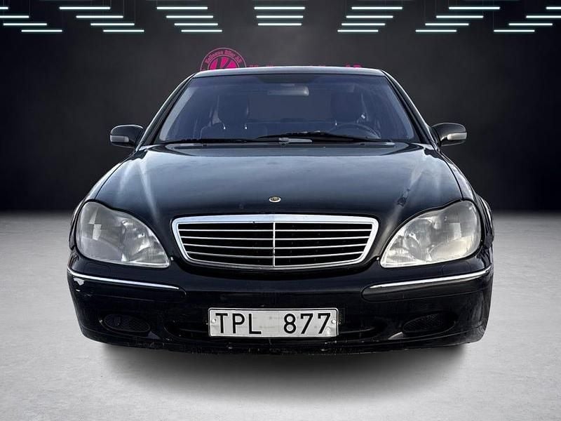 Begagnad Mercedes S430 279 HK (205 kW) 1999 Svart Sedan