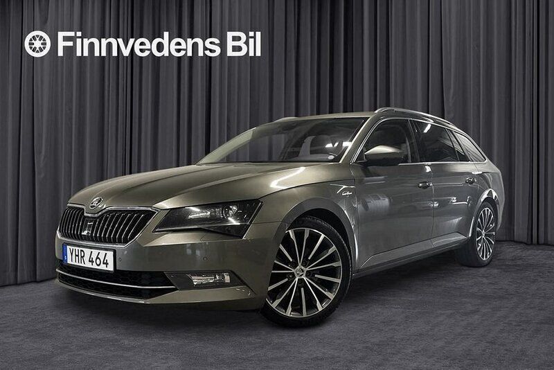 Ljusgrön Begagnad 2016 Skoda Superb Kombi | 189 000 kr (Marknadspris) - Bild 1/4