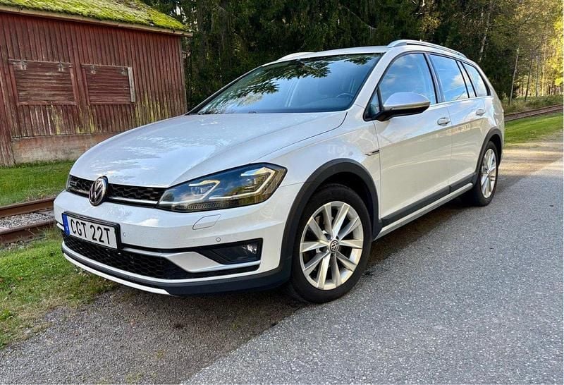 Vit Begagnad 2020 VW Golf Alltrack Kombi | 195 000 kr (Bra pris) - Bild 1/4