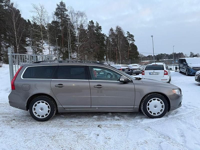 Begagnad Volvo V70 Momentum 175 HK (128 kW) 2009 Grå Kombi