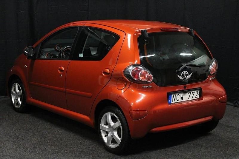 Begagnad Toyota Aygo 68 HK (50 kW) 2012 Orange Halvkombi