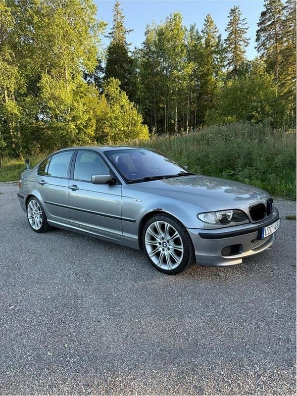 Grå Begagnad 2004 BMW 320 M Sport Sedan | 39 000 kr - Bild 1/4
