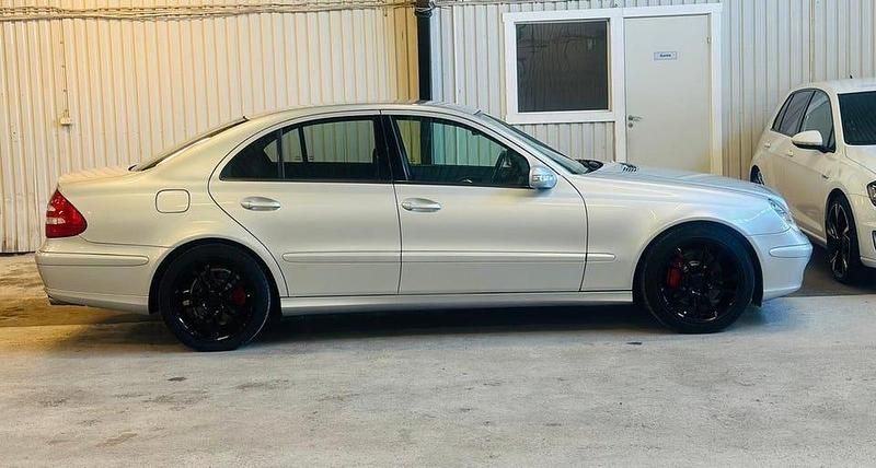 Begagnad Mercedes E200 Classic 164 HK (120 kW) 2006 Silver Sedan
