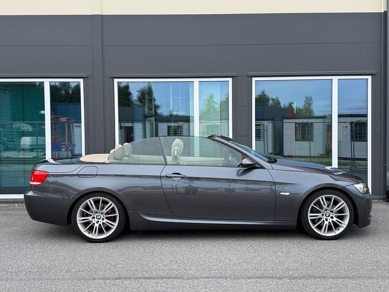 Mörkgrå (grå) Begagnad 2008 BMW 320 Cabriolet Comfort Edition Cab | 154 900 kr (Lite dyr) - Bild 1/4