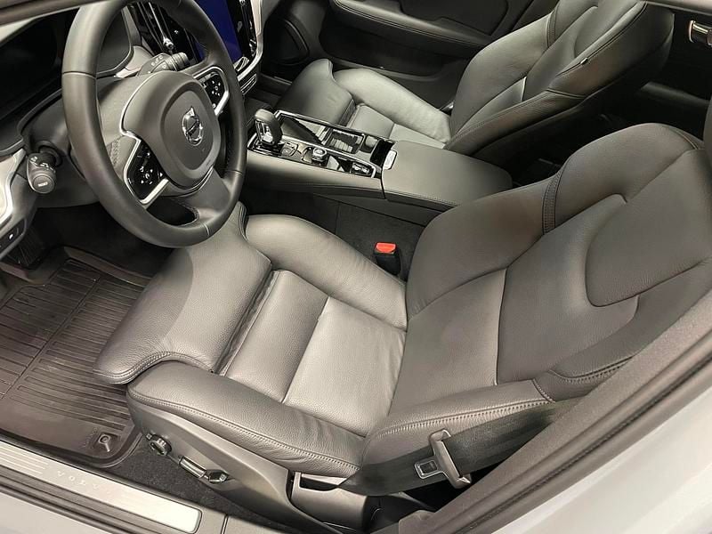 Begagnad Volvo V60 Plus 355 HK (261 kW) 2025 Grå Kombi