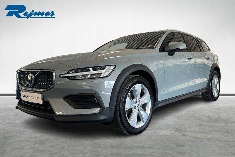 Grå Begagnad 2024 Volvo V60 CC Core Kombi | 429 900 kr (Marknadspris) - Bild 1/4