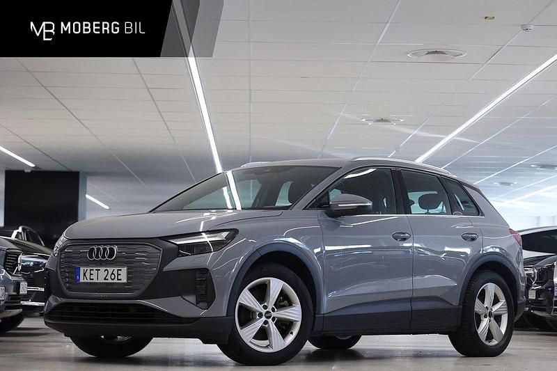Grå Begagnad 2022 Audi Q4 e-tron Proline SUV | 289 900 kr (Marknadspris) - Bild 1/3