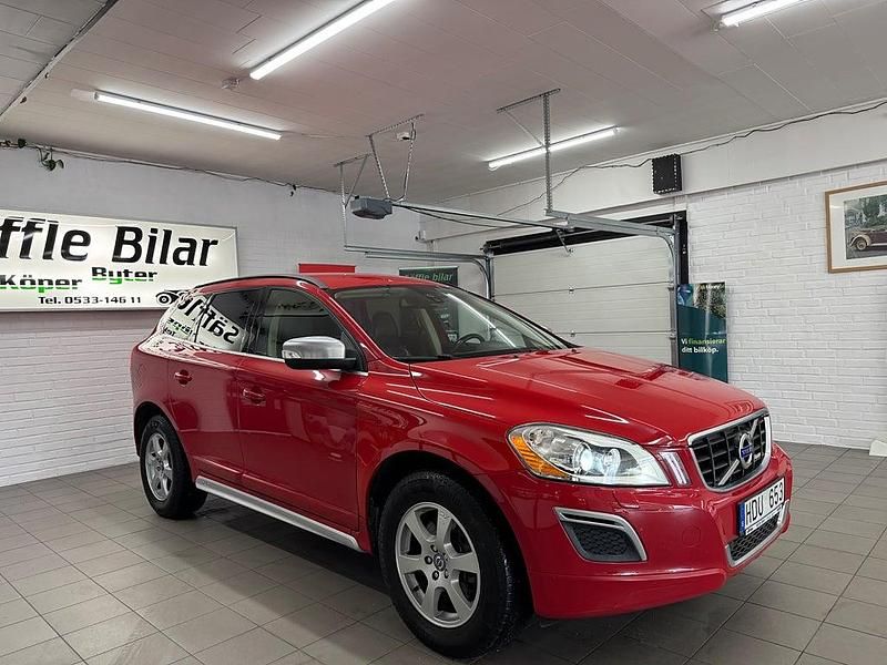 Begagnad Volvo XC60 R-Design 205 HK (150 kW) 2011 Röd SUV