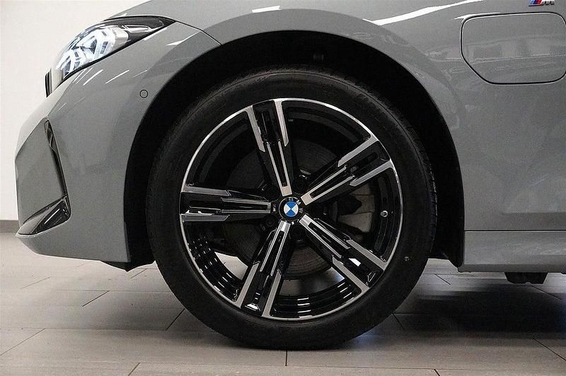 Begagnad BMW 330e M Sport 184 HK (135 kW) 2025 Grå Kombi