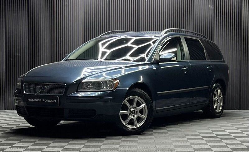 Blå Begagnad 2007 Volvo V50 Kombi | 39 900 kr (Marknadspris) - Bild 1/4