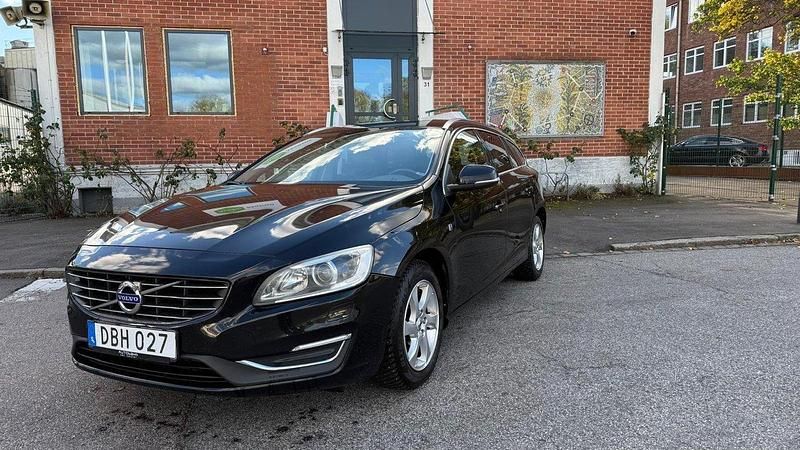 Svart Begagnad 2016 Volvo V60 Ocean Race Kombi | 129 000 kr (Marknadspris) - Bild 1/4