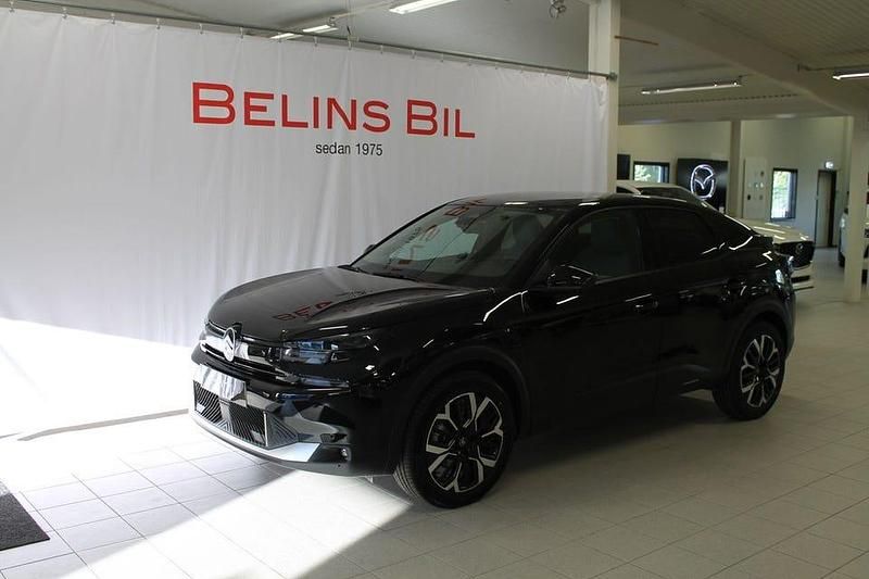 Svart (svart perla nera) Ny 2025 Citroën C4 Halvkombi | 296 900 kr (Marknadspris) - Bild 1/4