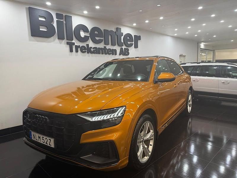 Orange Begagnad 2020 Audi Q8 S-Line SUV | 599 900 kr (Marknadspris) - Bild 1/4