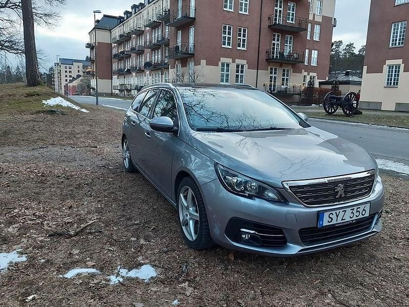 Begagnad Peugeot 308 SW Allure 131 HK (96 kW) 2017 Grå Kombi