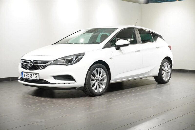 Summit white Begagnad 2018 Opel Astra Enjoy Halvkombi | 129 900 kr (Marknadspris) - Bild 1/4