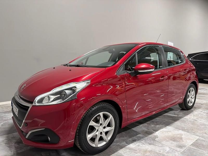 Begagnad Peugeot 208 82 HK (60 kW) 2015 Röd Halvkombi