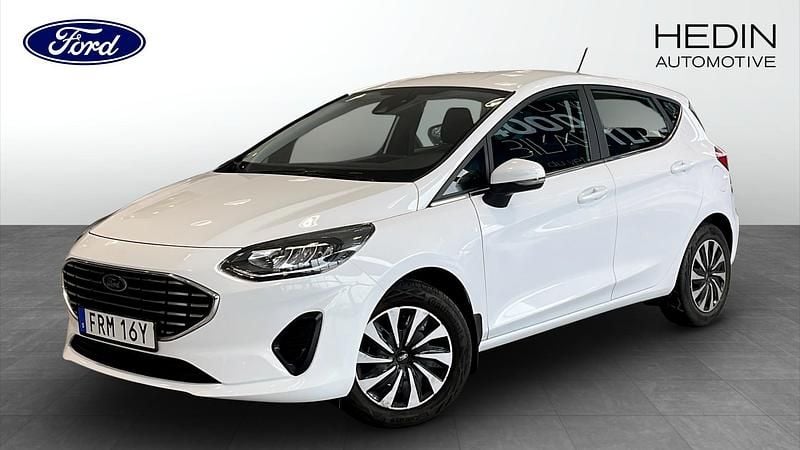Vit (white) Begagnad 2022 Ford Fiesta Titanium Halvkombi | 159 900 kr (Marknadspris) - Bild 1/4