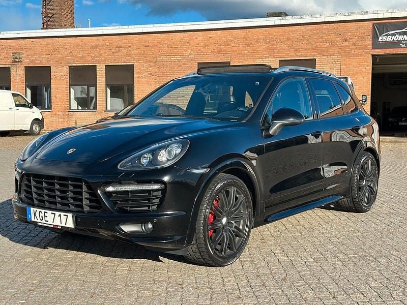 Svart Begagnad 2014 Porsche Cayenne GTS SUV | 259 900 kr - Bild 1/4