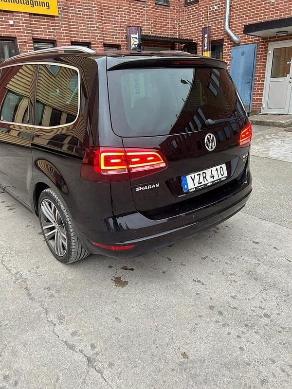 Svart Begagnad 2018 VW Sharan GT Minibuss | 175 000 kr (Marknadspris) - Bild 1/4