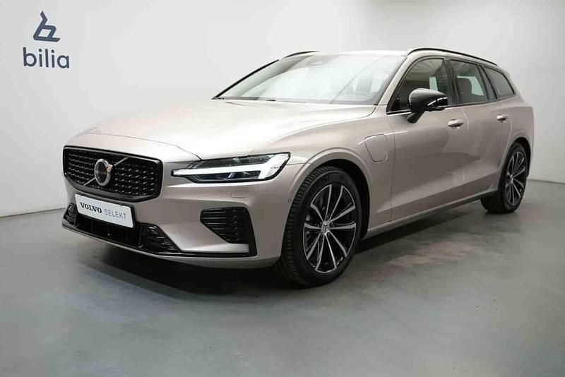 Grå Begagnad 2026 Volvo V60 Kombi | 539 900 kr (Dyr) - Bild 1/1
