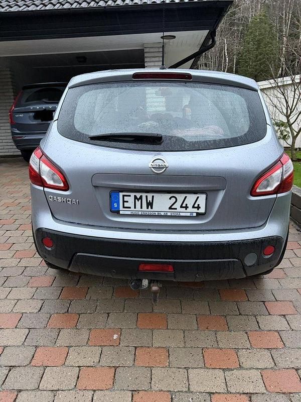 Grå Begagnad 2012 Nissan Qashqai SUV | 85 000 kr (Dyr) - Bild 1/4