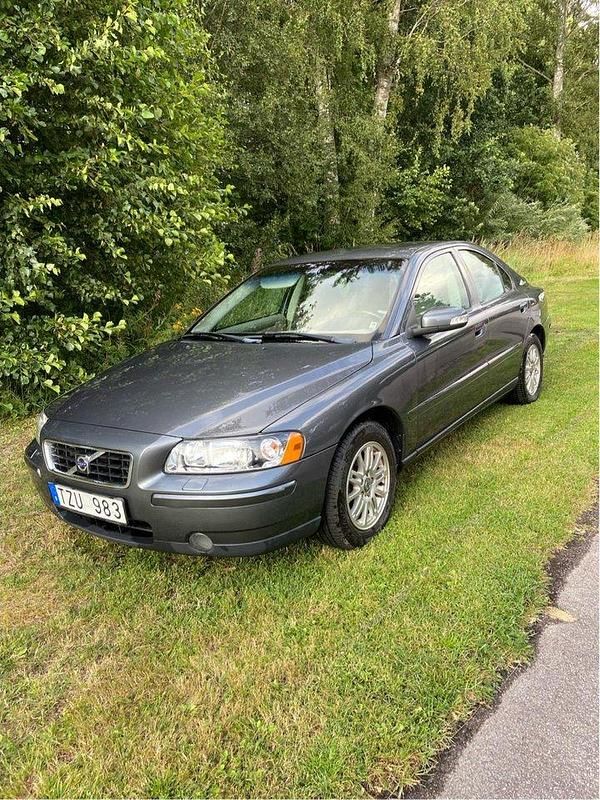 Grå Begagnad 2007 Volvo S60 Kinetic Sedan | 37 000 kr (Marknadspris) - Bild 1/4