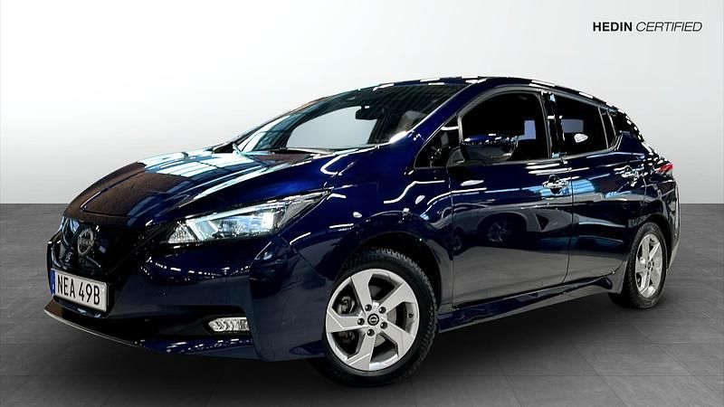 Begagnad Nissan Leaf N-Connecta 110 kW (150 HK) 2023 Blå Halvkombi