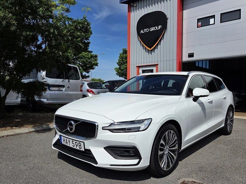 Vit Begagnad 2020 Volvo V60 Momentum Kombi | 279 900 kr (Marknadspris) - Bild 1/4