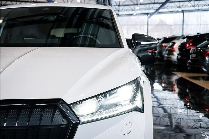 Begagnad Skoda Enyaq iV SportLine 150 kW (204 HK) 2022 Vit SUV