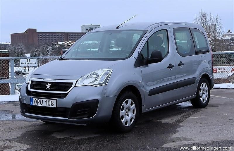 Begagnad Peugeot Partner Tepee S 110 HK (80 kW) 2017 Grå svart Minibuss