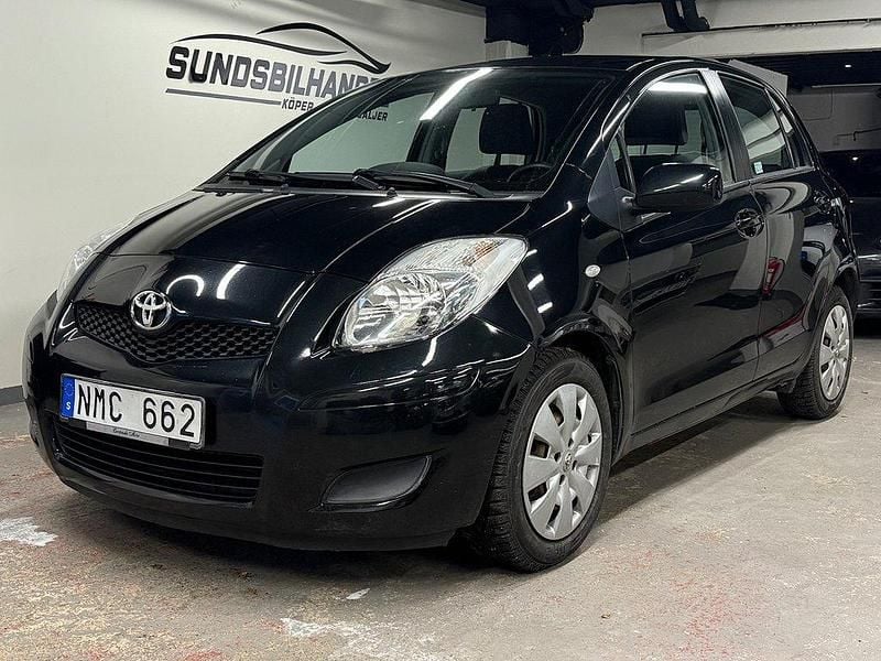 Svart Begagnad 2009 Toyota Yaris Halvkombi | 44 900 kr (Marknadspris) - Bild 1/2