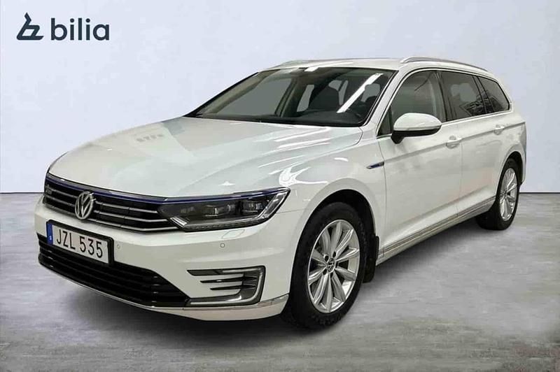 Vit Begagnad 2017 VW Passat GTE Kombi | 184 800 kr (Marknadspris) - Bild 1/1