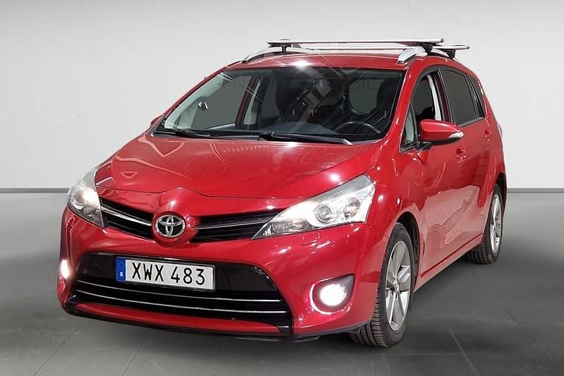 Mörkröd Begagnad 2014 Toyota Verso Edition Minibuss | 89 900 kr (Superpris) - Bild 1/3