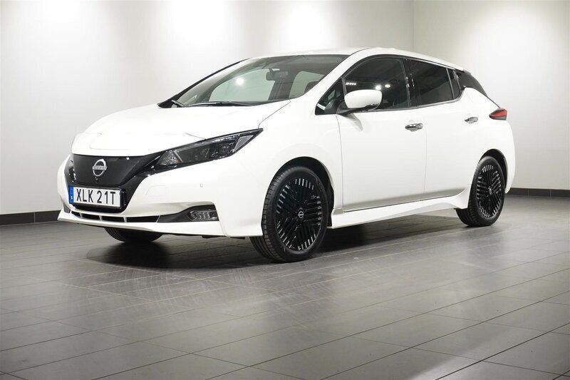 Okänd Begagnad 2023 Nissan Leaf 360º Halvkombi | 218 800 kr (Marknadspris) - Bild 1/4