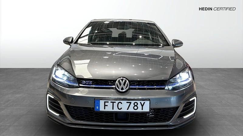 Begagnad VW Golf VIII GTE 204 HK (150 kW) 2020 Grå