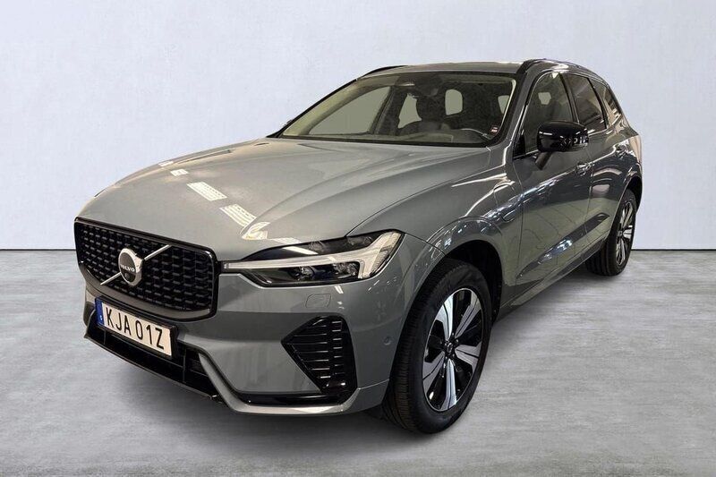 Grå Begagnad 2023 Volvo XC60 Plus SUV | 489 000 kr (Marknadspris) - Bild 1/4
