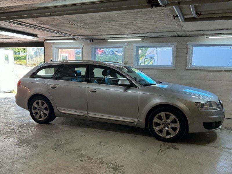 Begagnad Audi A6 Allroad 240 HK (176 kW) 2010 Silver Kombi